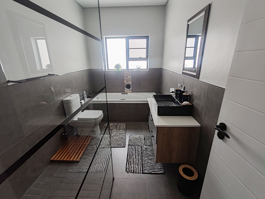 3 Bedroom Property for Sale in Hoogland Western Cape